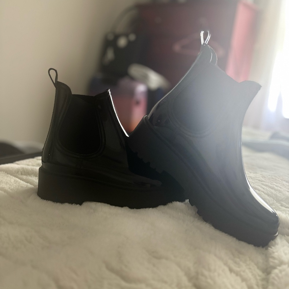 2 Pair Madden Girl Black & Tan Chelsea Boots